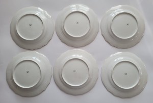 FISCHER & MIEG, Czech Republic. Set of 7 porcelain flat plates, large, with the Polish coat of arms Leliwa under the Count's crown.
