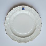 FISCHER &amp; MIEG, Česká republika. Sada 7 velkých porcelánových plochých talířů s polským erbem Leliwa pod hraběcí korunou.