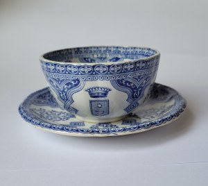 GIEN. Faience cup with saucer, with the Polish Wodzicki coat of arms (a variant of the Leliwa coat of arms) under the count's crown on both elements