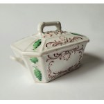 HORODNICA (Gorodnitsa). Porcelain container with lid, made in the faience and porcelain manufactory in Horodnitsa, Volyn,