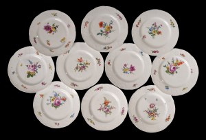 MIESNIA. Sada 10 hlubokých porcelánových talířů, 18. století.