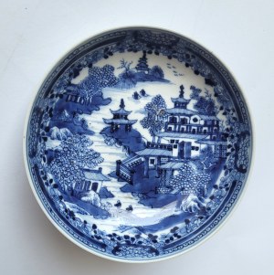 [PADEREWSKI, Ignacy Jan (1860-1941): sbírka] Porcelánová mísa, Čína 18./19. stol. - Období Qing (1644-1911)