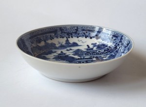 [PADEREWSKI, Ignacy Jan (1860-1941): sbírka] Porcelánová mísa, Čína 18./19. stol. - Období Qing (1644-1911)