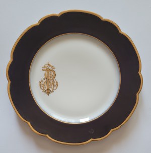[PADEREWSKI, Ignacy Jan (1860-1941)] Porcelánový talíř, plochý, z jídelního servisu, s monogramem vázaným na zrcadle s písmeny HIP.