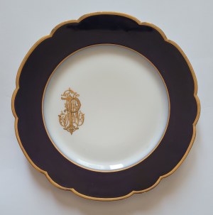 [PADEREWSKI, Ignacy Jan (1860-1941)] Porcelánový talíř, plochý, z jídelního servisu, s monogramem vázaným na zrcadle s písmeny HIP.