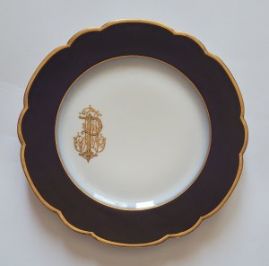 ADEREWSKI, Ignacy Jan (1860-1941)] Porcelánový talíř, plochý, z jídelního servisu, s monogramem vázaným na jeho zrcadle s písmeny HIP