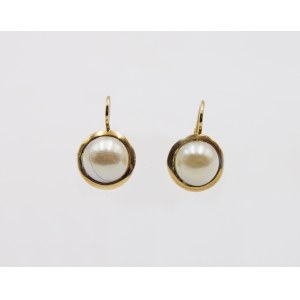 Earrings with pearls