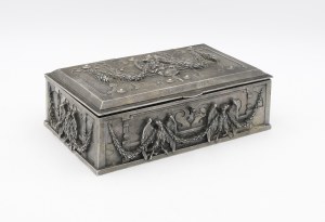 Decorative tray with eagle motifs
