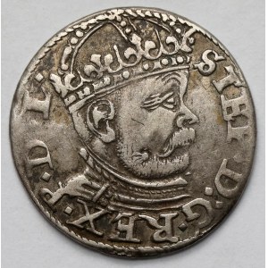 Stefan Batory, Trojak Ryga 1586 - duża głowa, lilijki