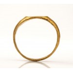 A Roman gold finger ring.