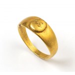 A Roman engraved gold finger ring with a palm branch