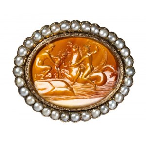 A fine Neoclassical carnelian intaglio set in a gold chiseled brooch with pearls. Mythological scene.