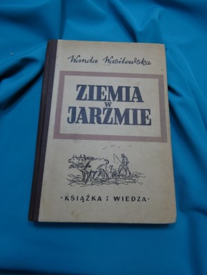Earth in the yoke : a novel / Wanda Wasilewska