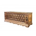 Museal Renaissance wedding chest, "Cassone a pastiglia dorata con uccelli"