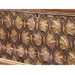 Museal Renaissance wedding chest, Cassone a pastiglia dorata con uccelli