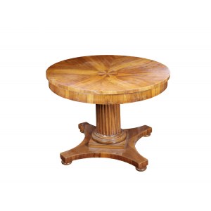 Round table, Italy
