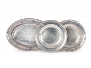 Mixed lot: 2 plates & 1 oval plate, Silver-plated metal