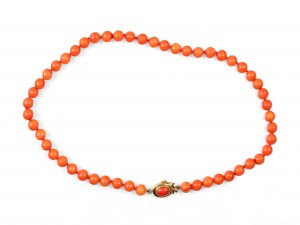 Coral necklace, Clasp gold 18 ct