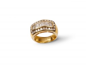 Ring with diamonds