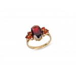 Garnet ring, 14kt yellow gold marked
