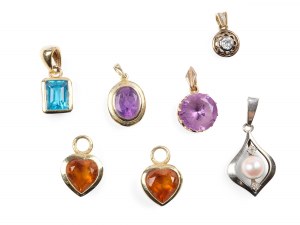 Mixed lot of pendants, 7 pieces