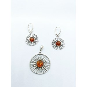 Pendant and earrings of silver in the shape of the sun with natural Baltic amber