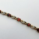 Złota bransoletka z naturalnymi Granatami oraz Diamentami około 0.22 Ct