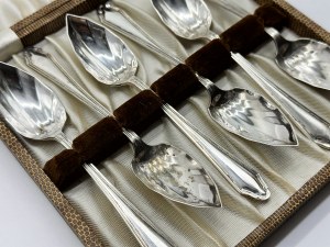 Set of silver-plated English spoons in original box