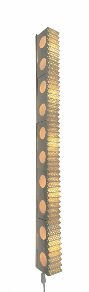 Lampa ścienna z elementów „Ściany światła” autorstwa Antoniego Starczewskiego(1924-2000)