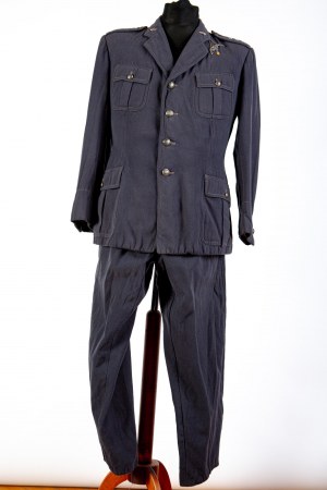 STARTING UNIFORM OF AN AIR FORCE LIEUTENANT