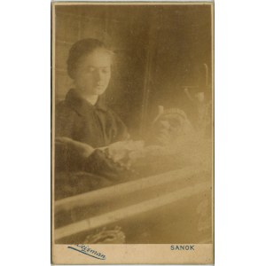 Sanok, Weizman J. - Kobieta przy trumnie, ok. 1890.