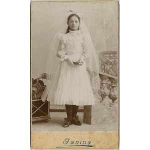 Nowy Sącz, Janina - Dziewczynka w stroju komunijnym, ok. 1900.