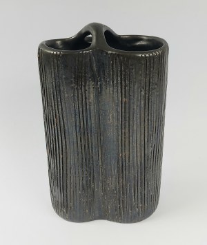 créé par Stefan Bławut, Vase, Tomaszów Mazowiecki Ceramics