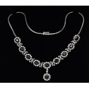 Necklace with sapphires