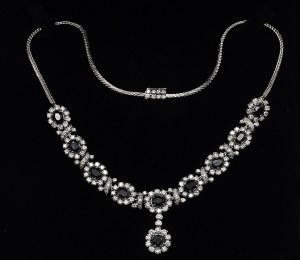 Necklace with sapphires