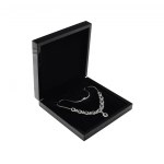 Necklace with sapphires