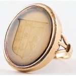 SYGNET WITH HERB, France, 18th / 19th century, Gold, intaglio in chalcedony