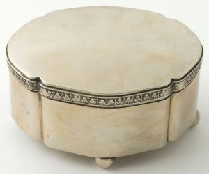 CUKIERNICA SKRZYNKOWA w stylu art deco, Polska, po 1931, Srebro, próba 3, waga 284,3 g; 7,2 x 14 x 10,2 g
