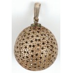pendant in the form of a ball, circa 1930.