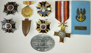 médailles, décorations et insignes, 98 articles