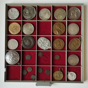 COLLECTION DE PIÈCES DE MONNAIE ET DE MÉDAILLES, 367 PIÈCES