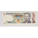 SET OF BANKNOTES