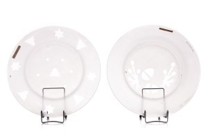 Set of two Christmas platters with sandblasted design