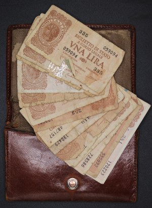 Italy. 1940s Wallet With Contemporary 1 Lira Banknotes