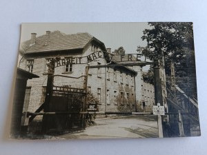 ZDJĘCIE OŚWIĘCIM AUSCHWITZ OBÓZ KONCENTRACYJNY, BRAMA WJAZDOWA