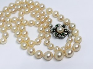 Akoya sea pearl necklace gold 14K/585 clasp with emeralds