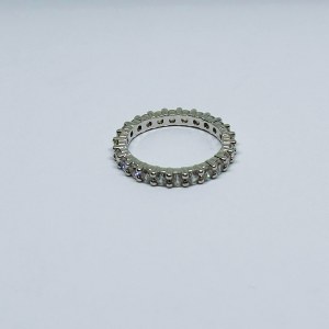 Bague d'éternité en argent avec zircons blancs