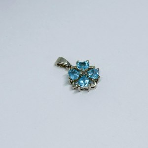 Pendentif en argent avec topazes blanches et bleues