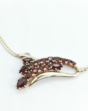 Necklace with garnets, 333 gold
