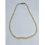 Necklace of white Akoya pearls with 375/9K gold.